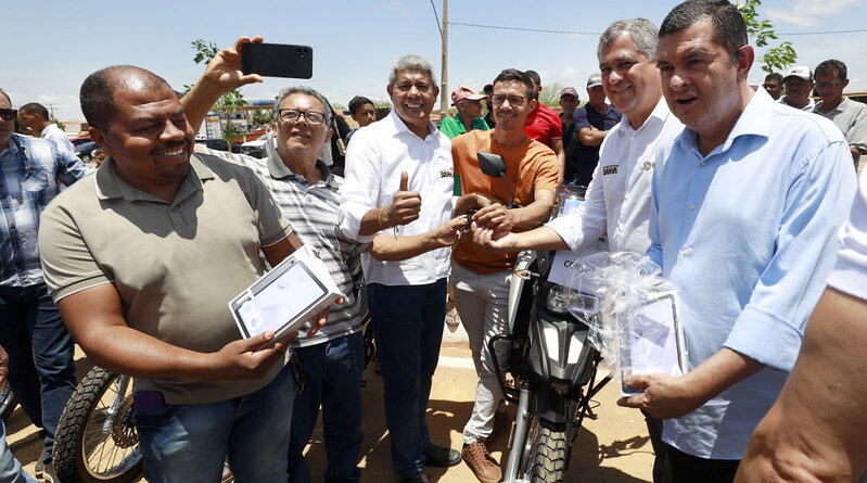 Governo realiza entregas para impulsionar assistência técnica a agricultores familiares do território de Irecê