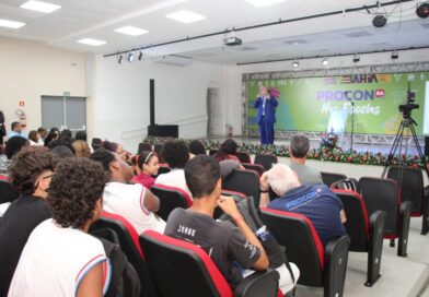 Procon-Ba leva debate sobre consumo consciente e educação financeira para escola no Imbuí