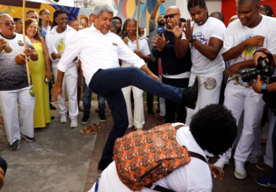 Jerônimo regulamenta lei de salvaguarda da capoeira e dá início à programação do Novembro Negro na Bahia