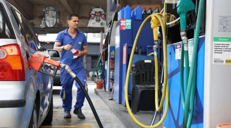 Governo fixa subvenção à gasolina em R$ 0,44 por litro