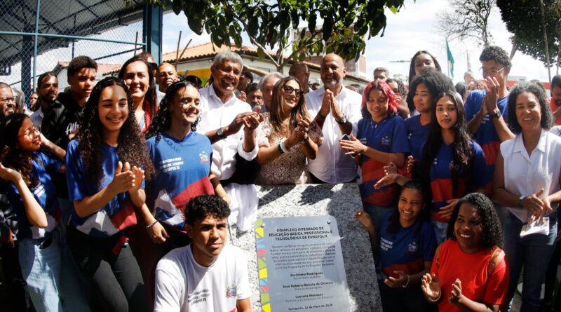 Em Eunápolis, estudantes celebram nova escola entregue pelo Governo do Estado