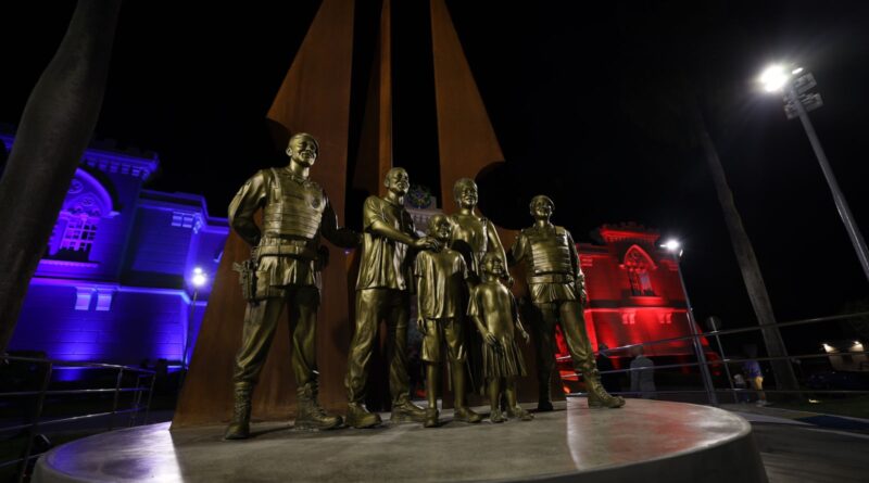 Bicentenário da PMBA é celebrado com homenagens, medalhas e monumento histórico em Salvador