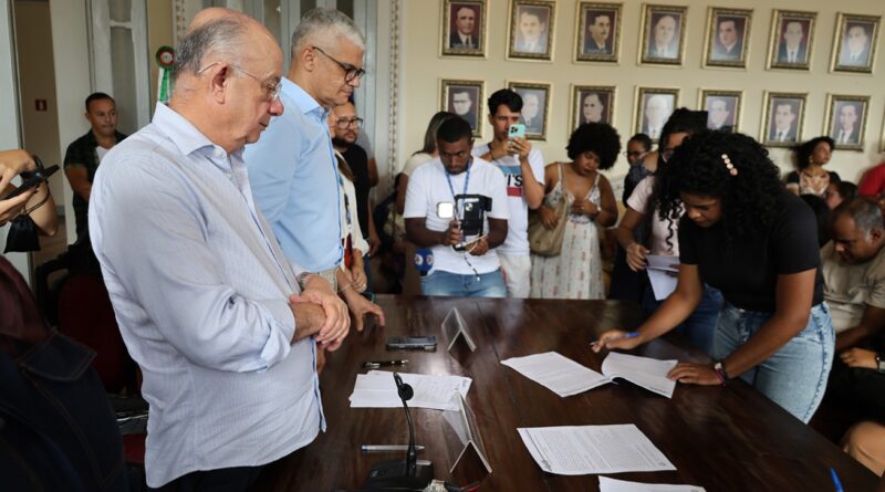 Escolas municipais de Feira recebem reforço de mais 145 professores e 22 cuidadores