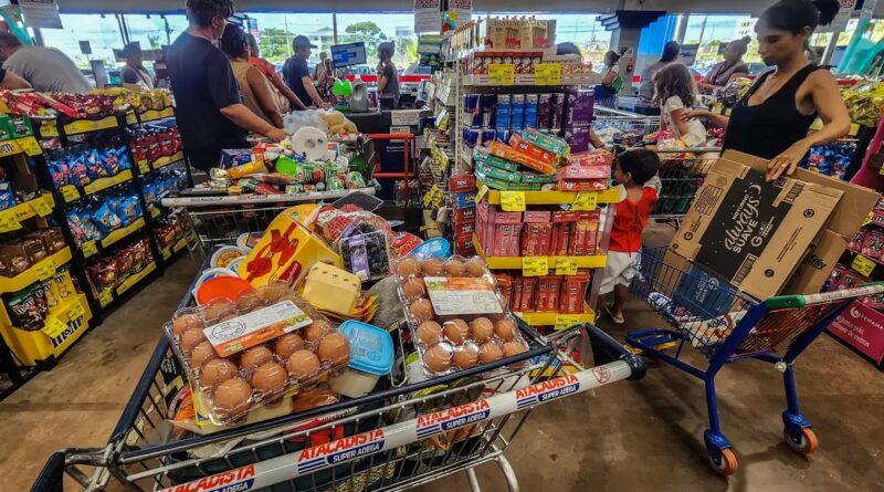 Prévia da inflação perde força pelo 2º mês e fecha abril em 0,41%