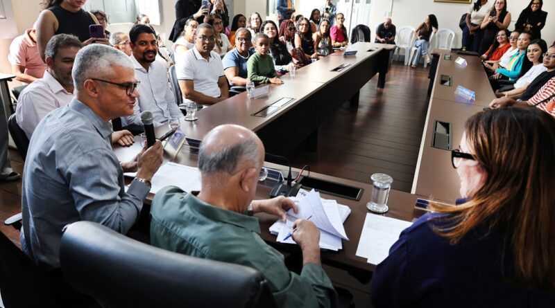 Prefeitura de Feira de Santana empossa mais 59 professores e reforça meta de zerar falta de docentes nas salas de aula