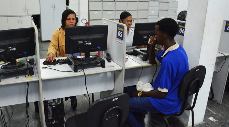 Casa do Trabalhador encerra a semana com 409 vagas de emprego em Feira de Santana