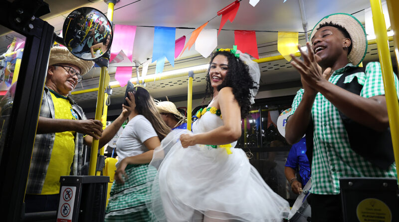 Forró no Buzú contagia passageiros e projeta animação dos festejos juninos em Feira de Santana