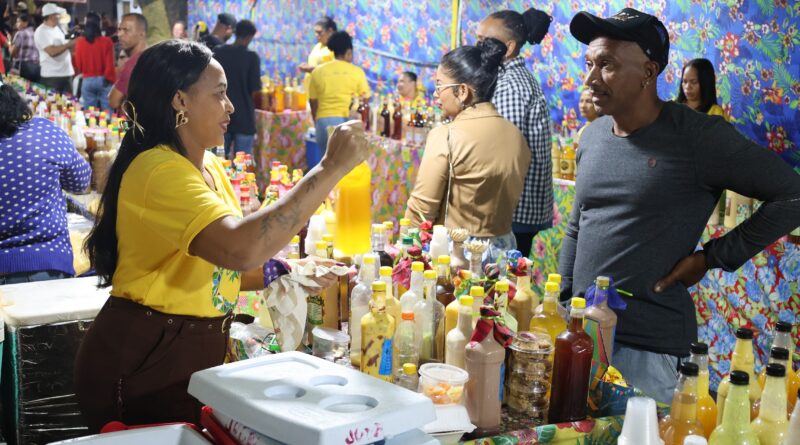 Comidas típicas e licores artesanais reforçam tradição e movimentam economia no Arraiá do Comércio