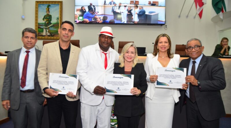Dia do maqueiro é celebrado na Câmara de vereadores de Feira de Santana; segurança, amor e agilidade envolvem transporte de pacientes