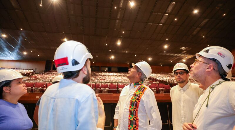 Jerônimo Rodrigues visita obra do Teatro Castro Alves, que reabre ao público em 1º de julho