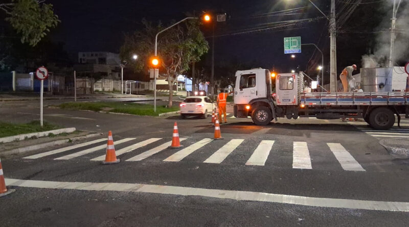 SMT intensifica pintura de faixas de pedestres em Feira de Santana