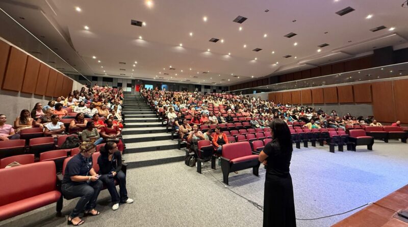 Profissionais de apoio à Inclusão de Feira de Santana participam de mais um ciclo formativo