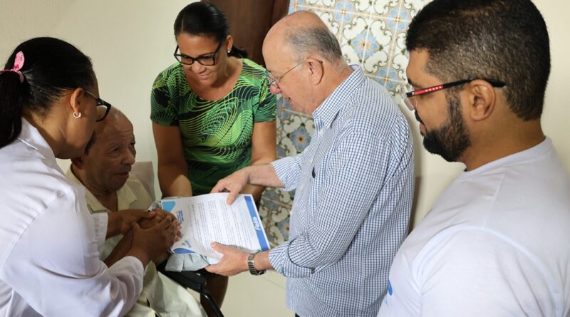 Idosos de Bonfim de Feira celebram chegada da entrega domiciliar de remédios de uso contínuo