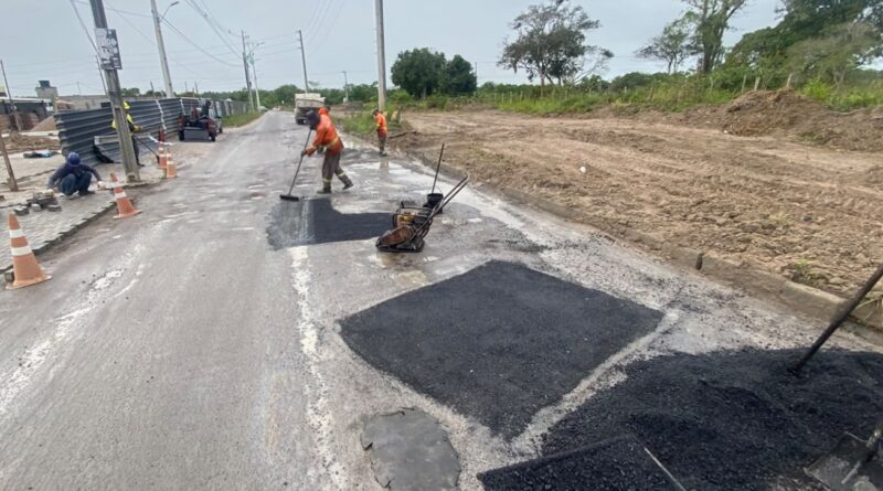 Seinfra intensifica manutenção de pavimentação de vias públicas em Feira Seinfra intensifica manutenção de pavimentação de vias públicas em Feira