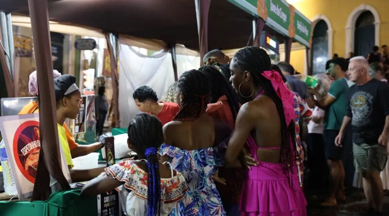 Flipelô começa em Salvador com música, poesia e grande participação Flipelô começa em Salvador com música, poesia e grande participação