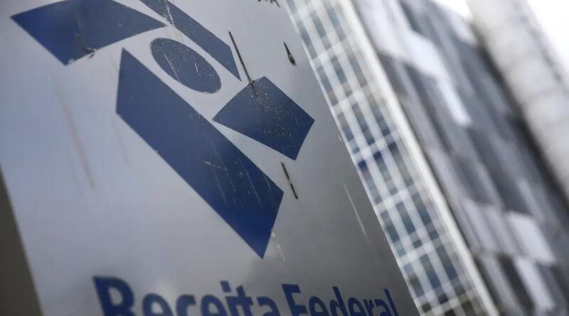 Receita paga nesta segunda último lote de restituição do IR 2026