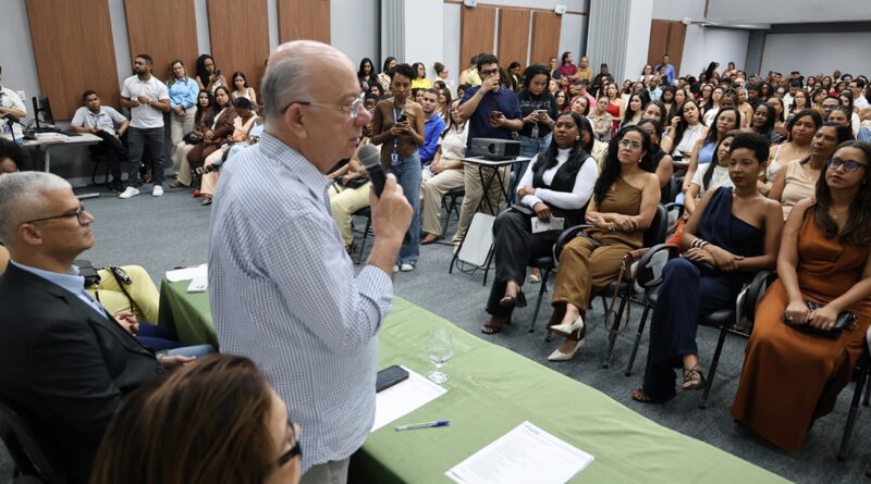 Prefeitura de Feira reforça efetivo da educação empossando mais 128 professores concursados