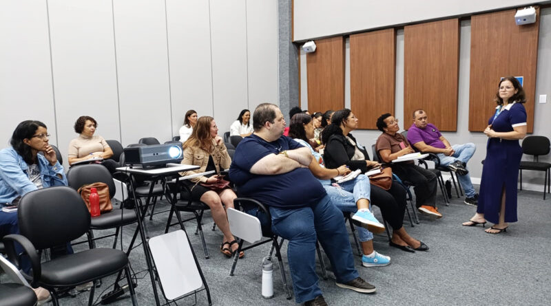 Professores da EJA em Feira de Santana discutem caminhos para uma sala de aula mais inclusiva
