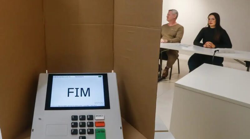 Novas tecnologias levam Justiça Eleitoral a reforçar regras de votação Novas tecnologias levam Justiça Eleitoral a reforçar regras de votação