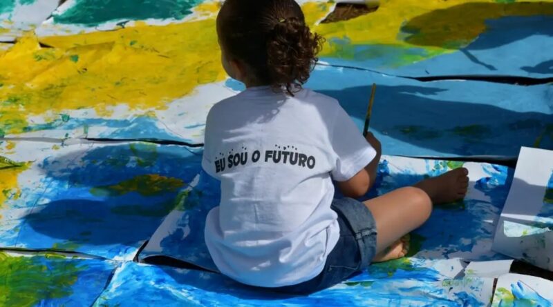 Pais veem palmada como disciplina e não como violência, alerta Unicef Pais veem palmada como disciplina e não como violência, alerta Unicef