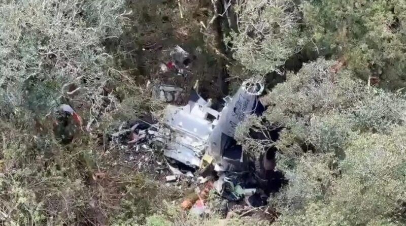 Bombeiros encontram helicóptero com corpo do cantor Rick